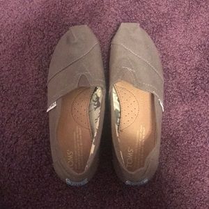 Gray Toms